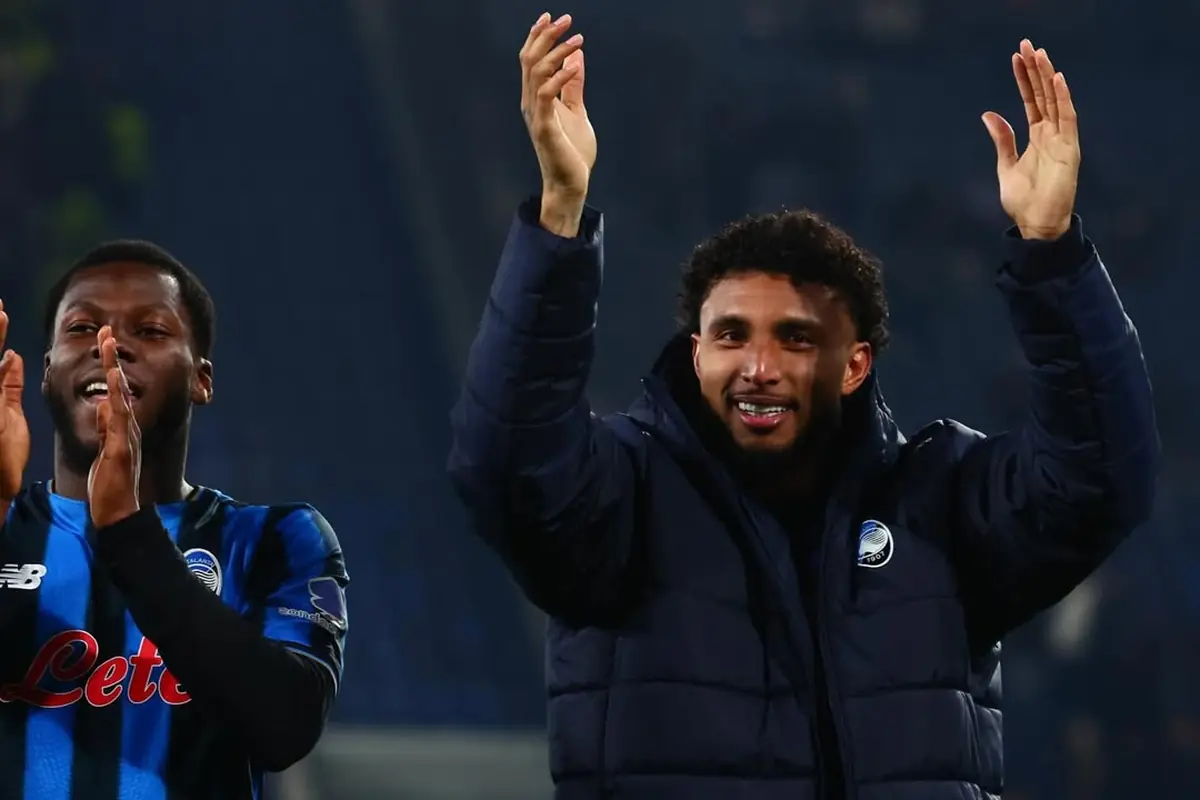 Ederson saluta i tifosi dopo la partita