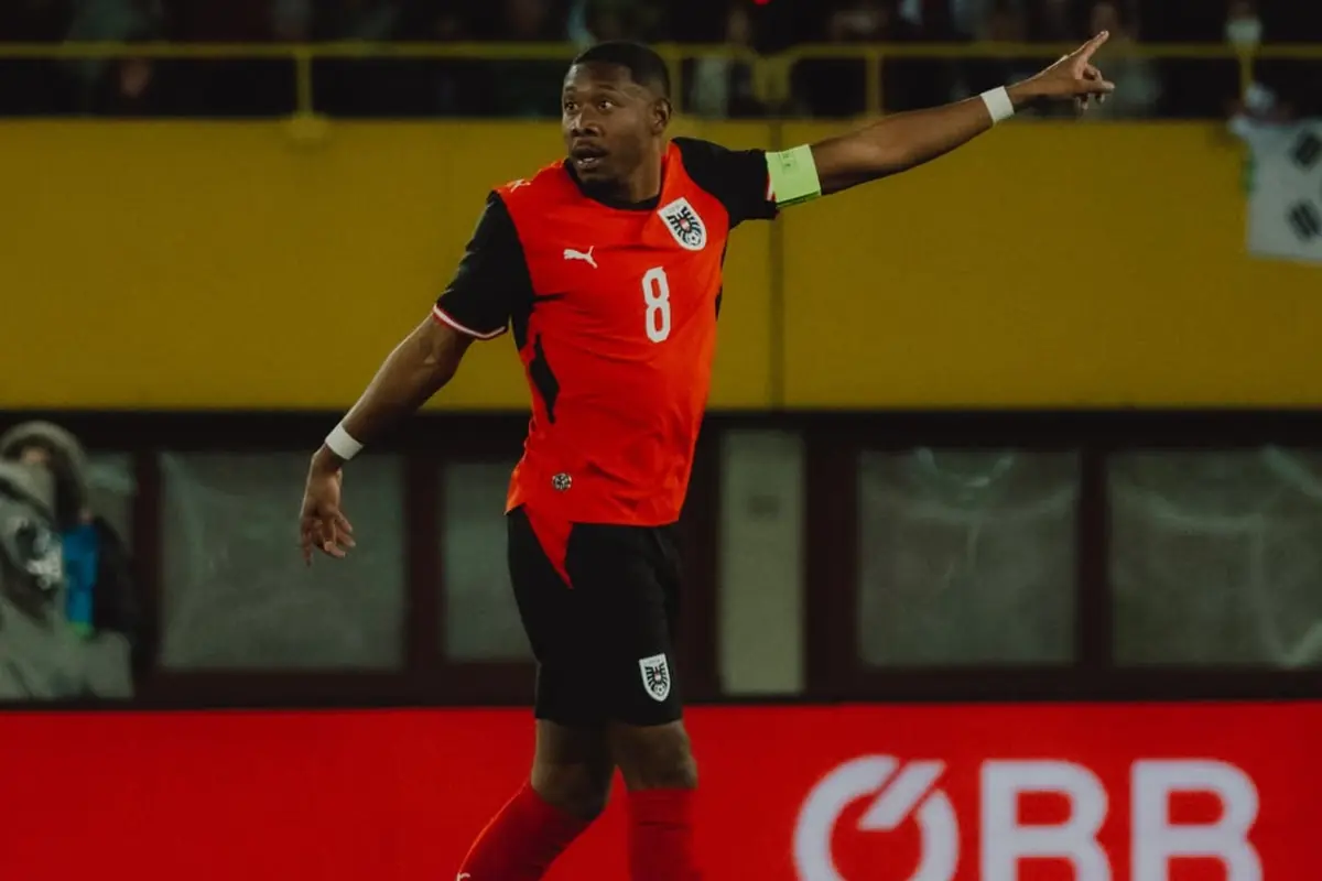 Alaba in campo con la maglia dell'Austria